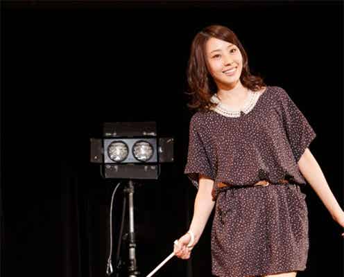 AKB48藤江れいな、ミニワンピでモデルデビュー「すごく幸せ」