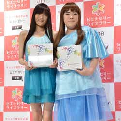 お揃いのファッションで登場した(左から)佐藤江梨子、前田健