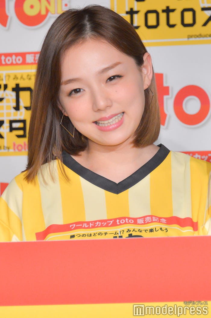 ヘアカット前の篠崎愛 (C)モデルプレス