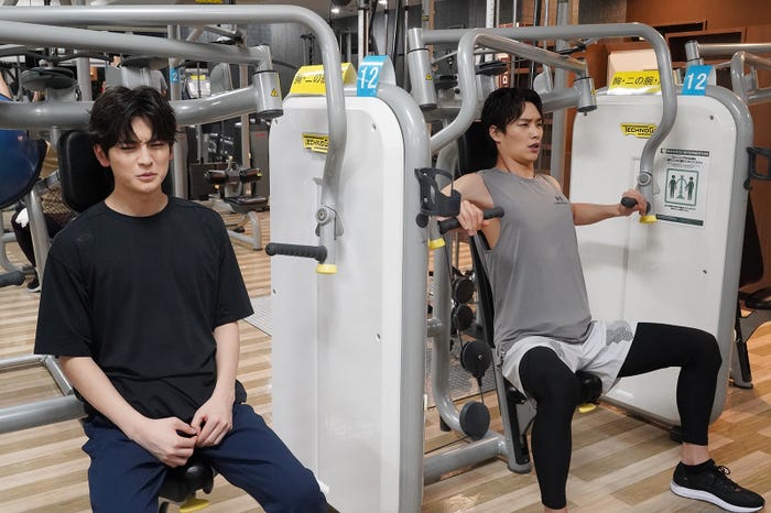 高橋文哉、鈴木伸之/「悪女(わる)~働くのがカッコ悪いなんて誰が言った?~」第6話より(C)日本テレビ