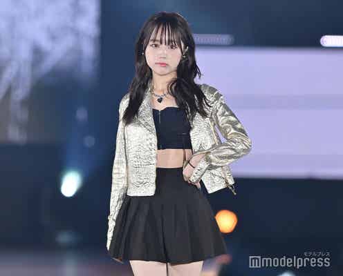 なえなの、ミニスカでウエスト&美脚大胆魅せ ロングヘアで大人っぽく<GirlsAward 2023 A/W>