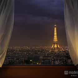 センシュアル～エッフェル塔を望む真夜中の魅惑的なパリをイメージ…