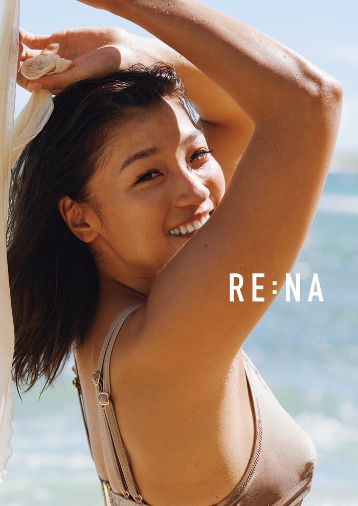 RENAのフォトブック『RE:NA』(撮影:熊谷貫)