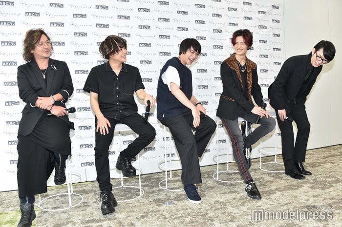 左より:西田大輔氏、佐藤流司、西銘駿、塩野瑛久、和田雅成 (C)モデルプレス