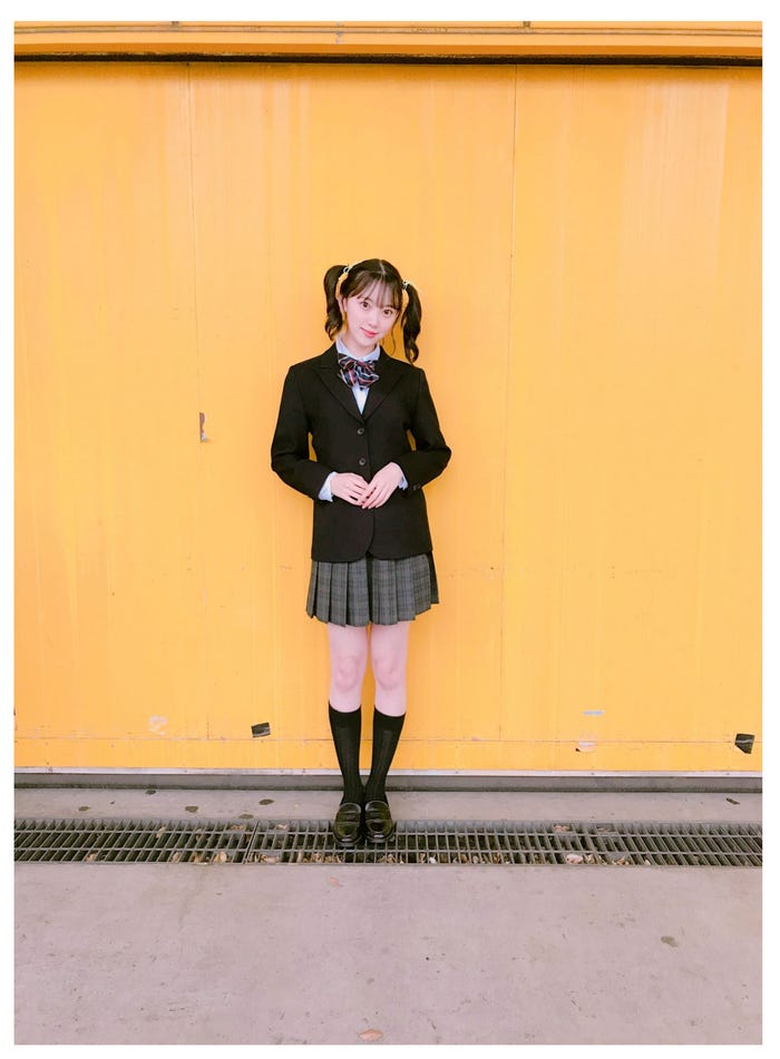 ツインテールに制服姿の堀未央奈/堀未央奈オフィシャルブログより