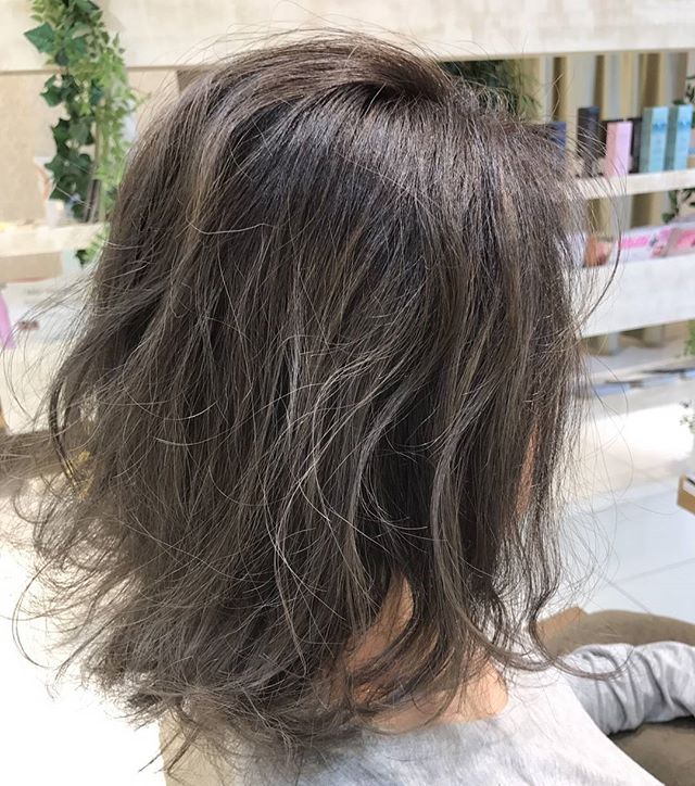 40代の大人女性に似合う メッシュ の髪型 さりげなさが鍵のおしゃれヘアカタログ モデルプレス