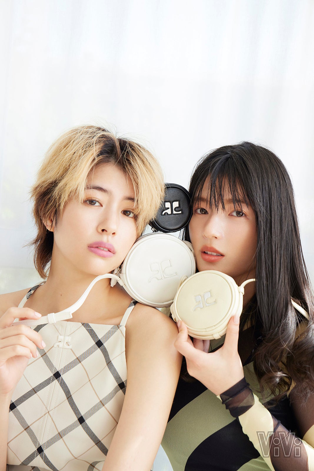 佐久間由衣、石井杏奈（画像提供：講談社）