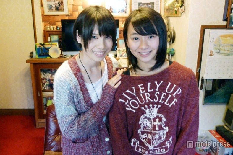 左から：中西優香、松本慈子（C）AKS