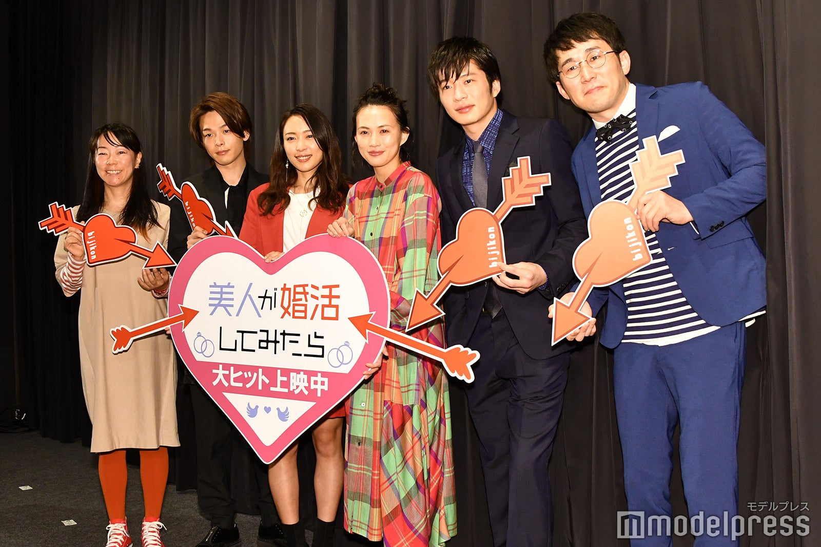 （左から）大九明子監督、中村倫也、黒川芽以、臼田あさ美、田中圭、じろう（シソンヌ） （C）モデルプレス