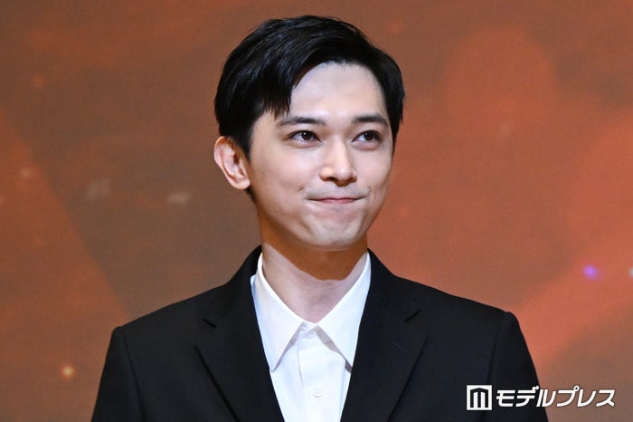 吉沢亮、サプライズゲストで3度の登場「国宝」チーム＆「ばけばけ」高石あかりを祝福【2026年エランドール賞】