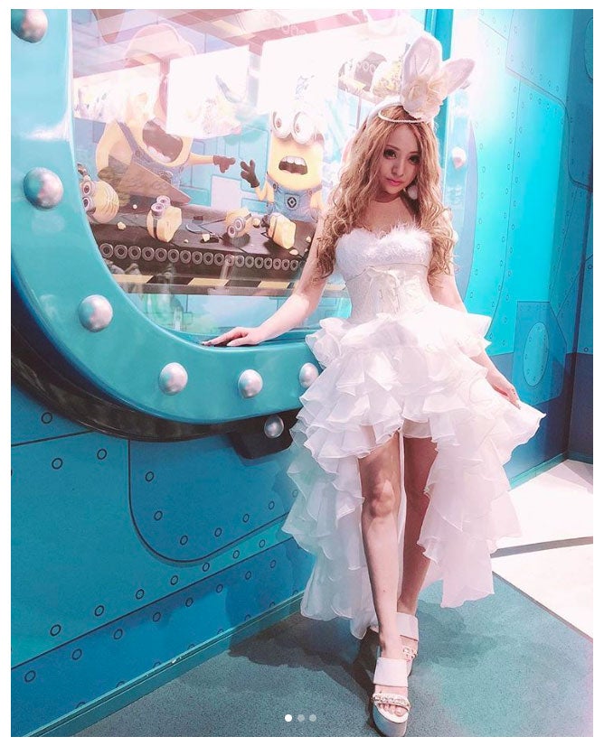 桜井莉菜、真っ白なドレスで美脚あらわな“バニーちゃん”に「美しい」「似合ってる」と絶賛の声　