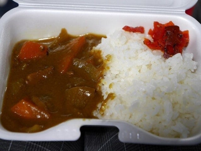 青星寮(セイセイリョウ)カレー(レギュラー850円)は2カ所(内野BAY SIDE、ウィング3階BAY SIDE)で販売(2018年4月25日撮影)