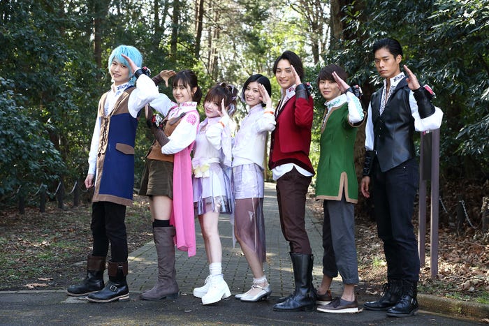 綱啓永、尾碕真花、田中れいな、小林れい、一ノ瀬颯、小原唯和、岸田タツヤ(C)2019テレビ朝日・東映AG・東映