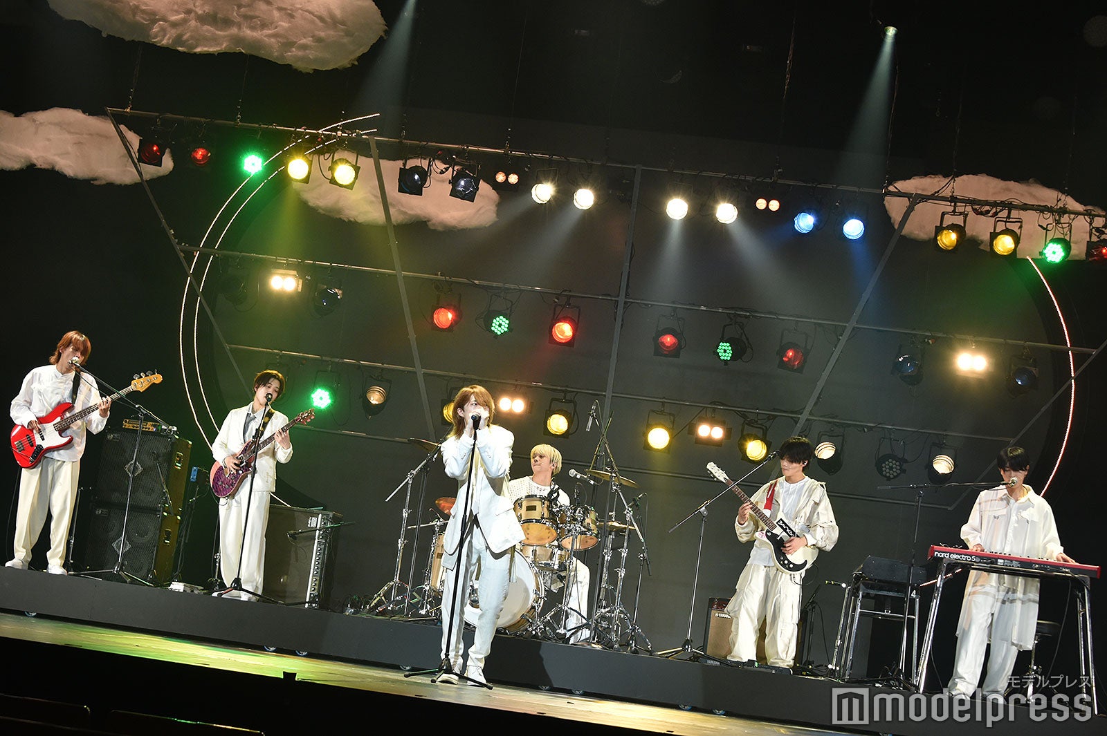 圧巻のバンド演奏で魅了した7 MEN 侍／（左から）矢花黎、中村嶺亜、今野大輝、佐々木大光、菅田琳寧、本高克樹／「MASSARA」ゲネプロより（C）モデルプレス