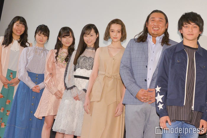 齋藤美咲、小野花梨、矢倉楓子、福原遥、玉城ティナ、秋山竜次、福山康平 (C)モデルプレス