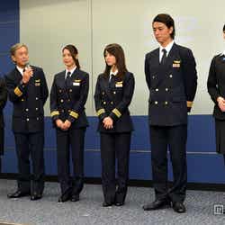 (左から)桜庭ななみ、岩城滉一、相武紗季、堀北真希、斎藤工、菜々緒