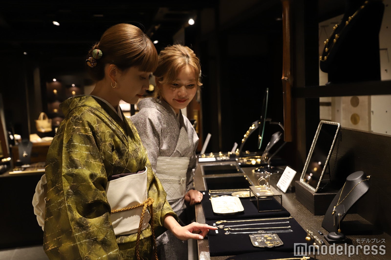 熟練の職人が手掛けた高度の技に感激！（C）モデルプレス