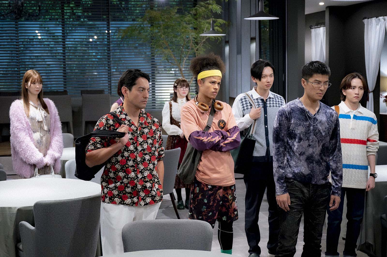 （左から）八木アリサ、フェルナンデス直行、宮澤エマ、ジュア、木田佳介、朝井大智、板垣李光人「フェルマーの料理」第5話より（C）TBS