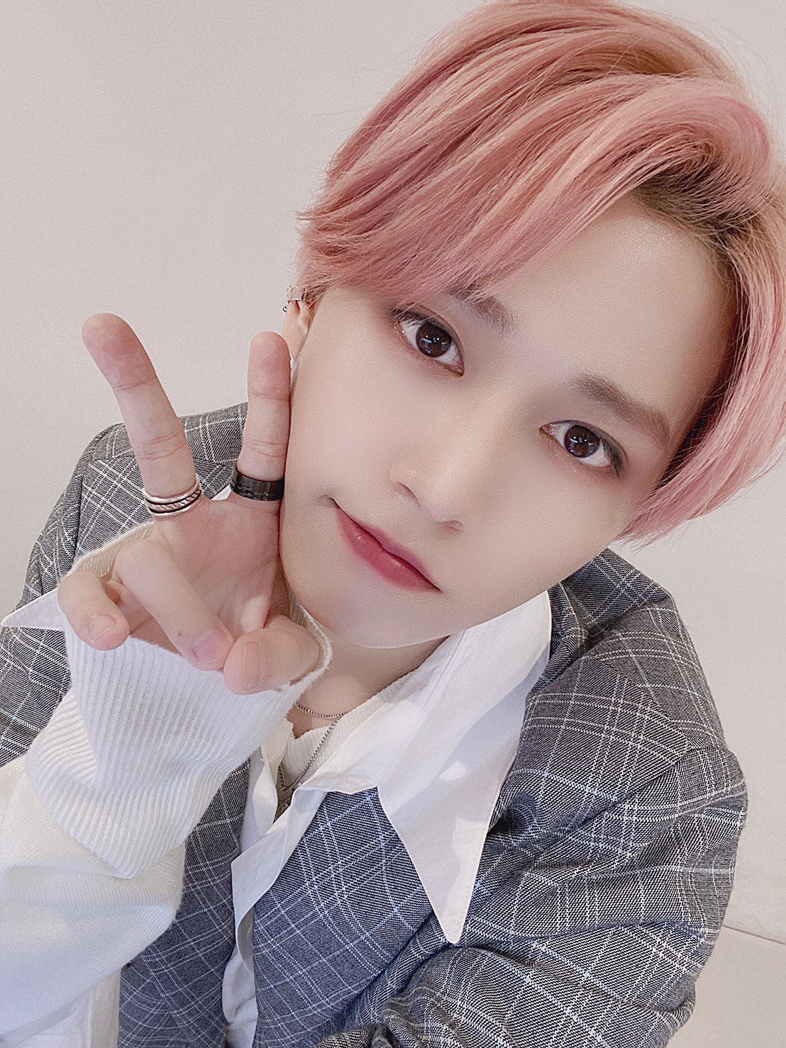 JO1白岩瑠姫「無敵ピンク」の近影公開 反響殺到でトレンド入り