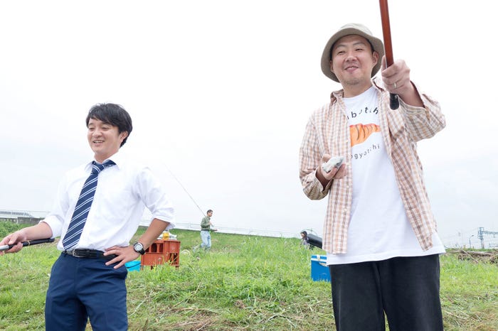 (左から)濱田岳、荒川良々(C)やまさき十三・北見けんいち・小学館/テレビ東京/松竹