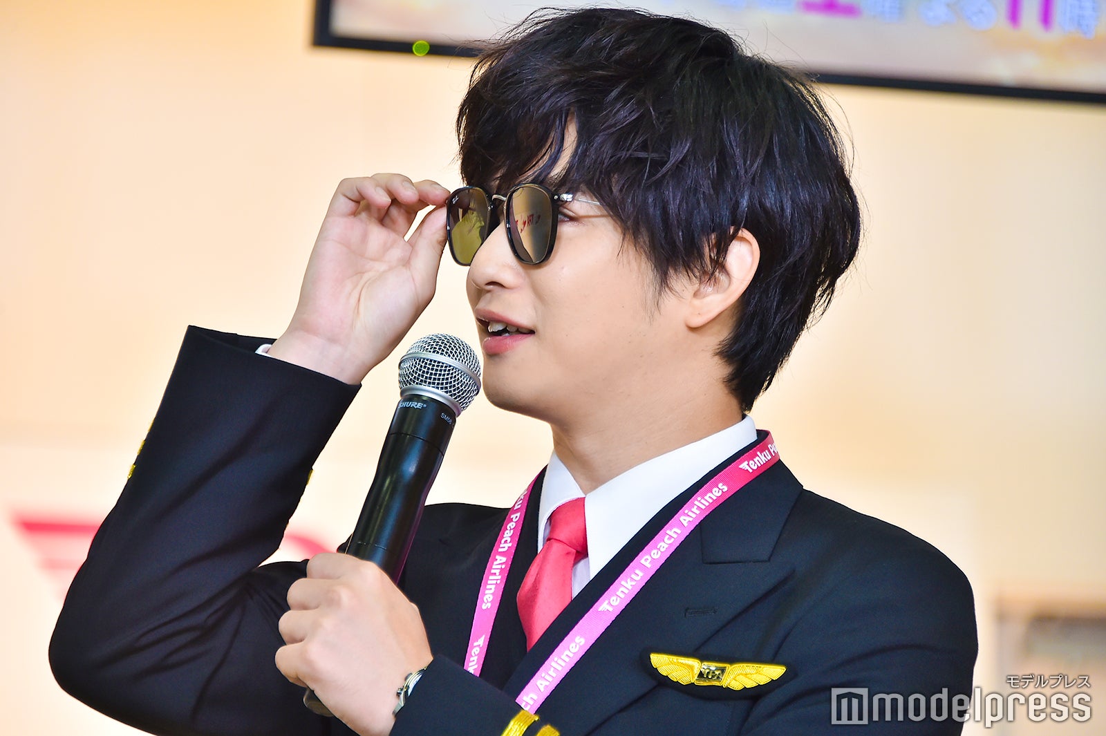 サングラスをかけて登場した千葉雄大 （C）モデルプレス