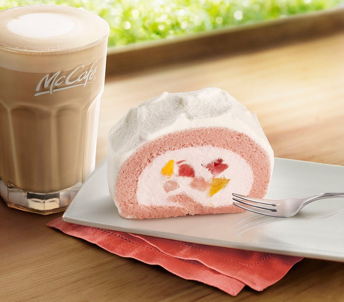 いちご＆もも贅沢ロールケーキ／画像提供：日本マクドナルド