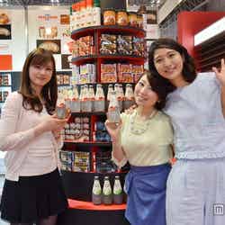 アジア最大級の食品・飲料専門展示会「FOODEX JAPAN 2014」に来場した美食女子【左から】美容料理家の　松野エリカ、リポーターで料理家の真鍋摩緒、モデルでリポーターの佐々木依里