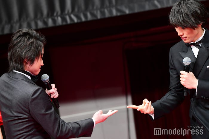 (左から)藤原竜也、福士蒼汰(C)モデルプレス