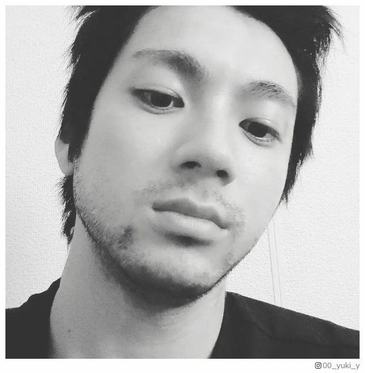 山田裕貴、ワイルドなヒゲ姿の自撮りに反響 「オフ感最高」「かっこいい」