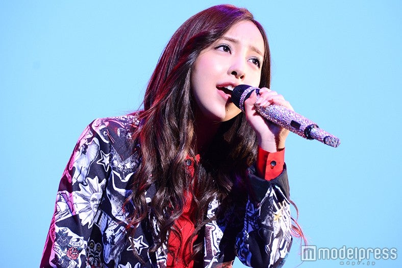 板野友美、サプライズに悲鳴　デビュー10周年を振り返る