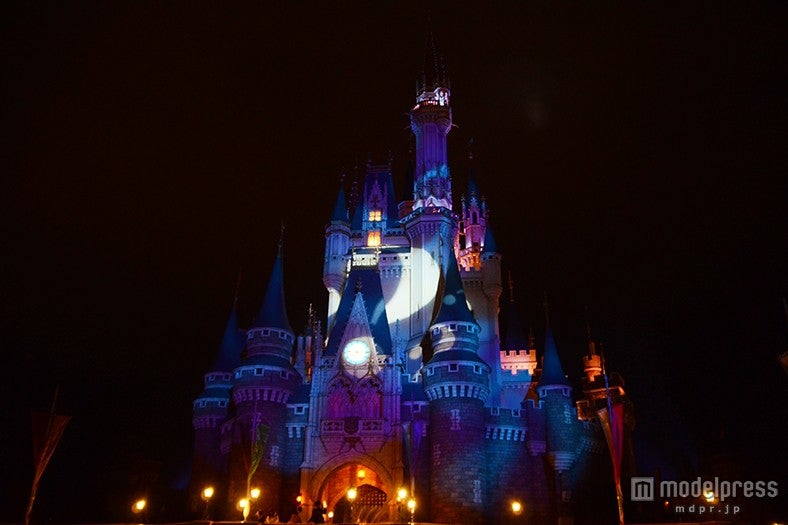 特別なライティングがされたシンデレラ城