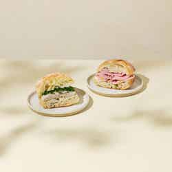 写真左:さばポテト サンドイッチ、右:ピスタチオハム&チーズサンドイッチ/提供画像