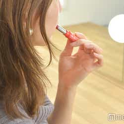 モデルプレス - さりげない血色感がモテの鍵!プチプラリップで叶える愛され顔