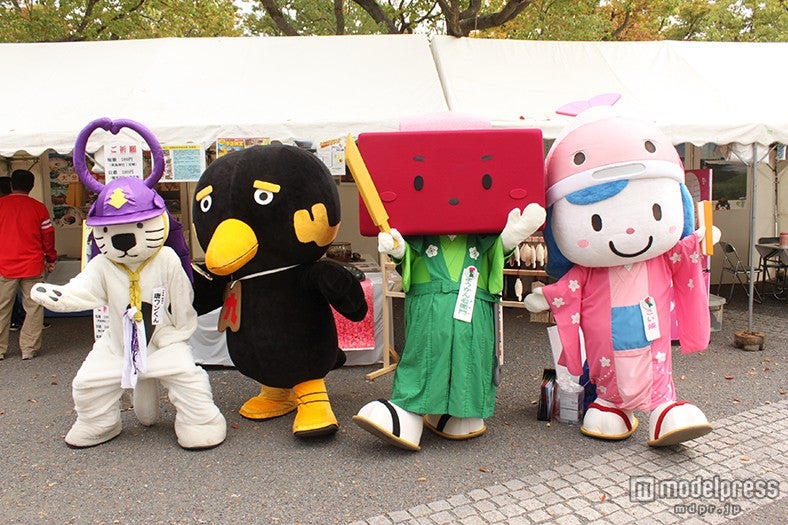 九州のゆるキャラたち（くまモンはオープニング、熊本県PR部分のみ参加）／画像提供：九州観光推進機構