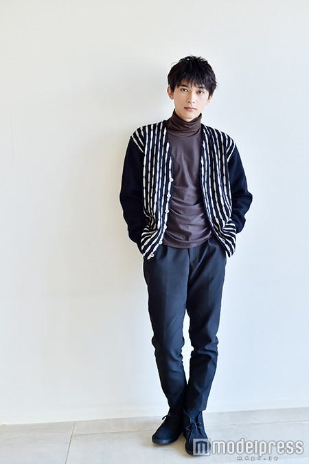 古着のカーディガンが可愛いコーディネートは私服(C)モデルプレス