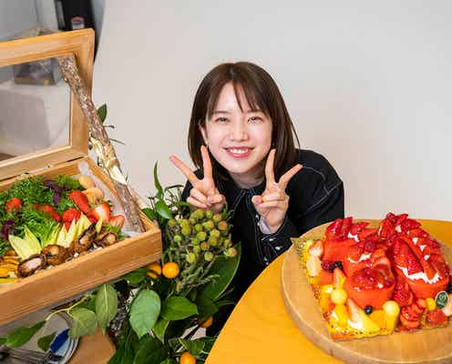 弘中綾香アナ、初フォトエッセイ2度目の重版決定 田中みな実も帯でコメント<弘中綾香の純度100%>