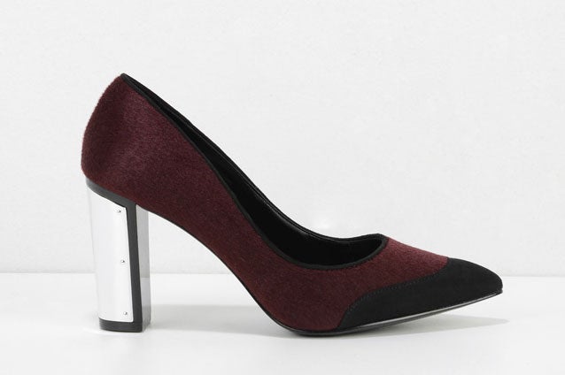 ポニーヘアーミッドヒールパンプス「CHARLES & KEITH」7,452円（税込）／画像提供：CHARLES & KEITH OFFICIAL ONLINE STORE