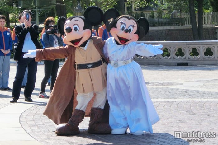 スペシャルゲストで登場した、ジェダイミッキーとレイアミニー