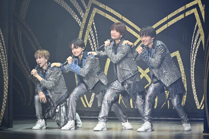 「Funk it up」でキレのあるロッキンと安定した歌唱で魅了した(左から)長瀬結星、久保廉、山井飛翔、稲葉通陽/「PASSION!!~忍 in the Summer 2024~」より(提供写真)