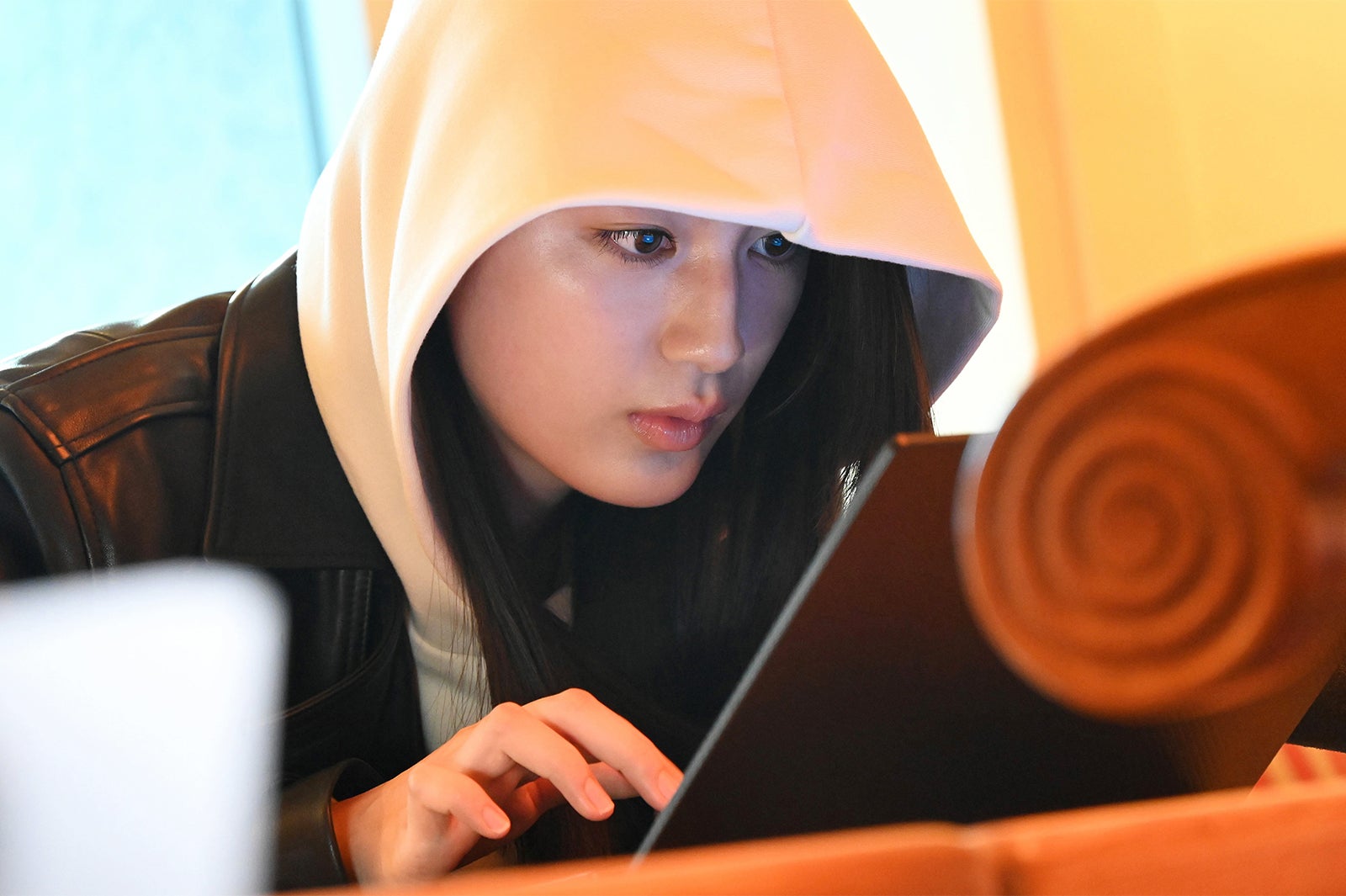 八木莉可子「潜入兄妹 特殊詐欺特命捜査官」第1話（C）日本テレビ