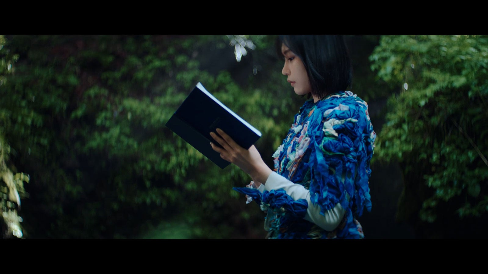 南沙良「Why Epson？自然環境への想い」篇カット（提供写真）