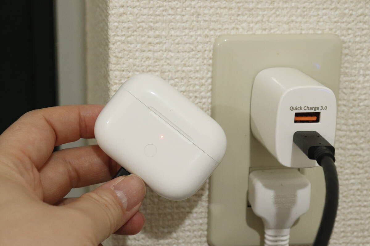 ダイソーの超速USB充電器