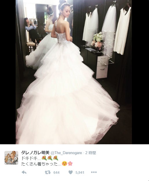 ダレノガレ明美「ウエディングドレス探し」報告でファン動揺 美背中あらわに魅了