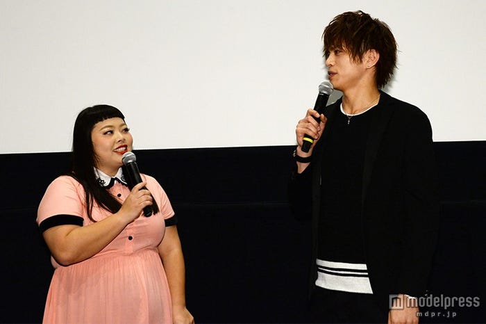 (左から)渡辺直美、山本裕典