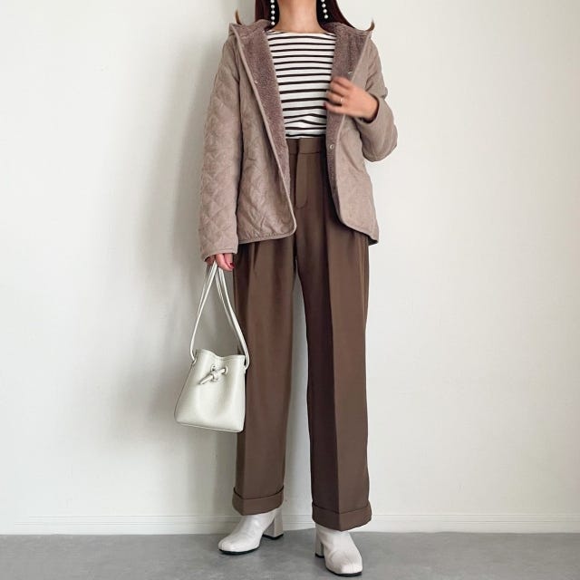 GU　インタックワイドパンツ　コーデ　ワントーン