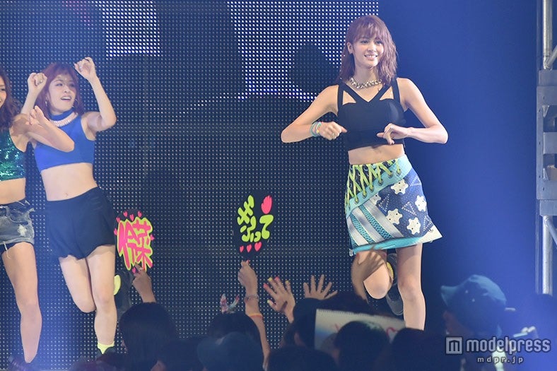 E-girls／左から：中島美央、楓