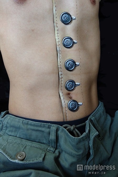 「肌衣　シャツ開閉」（C）cho All Right Reserved.