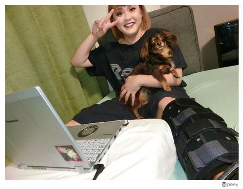 左アキレス腱断裂・ぺえ、リモートで仕事復帰「まだまだ歩けない」複雑な心境も明かす