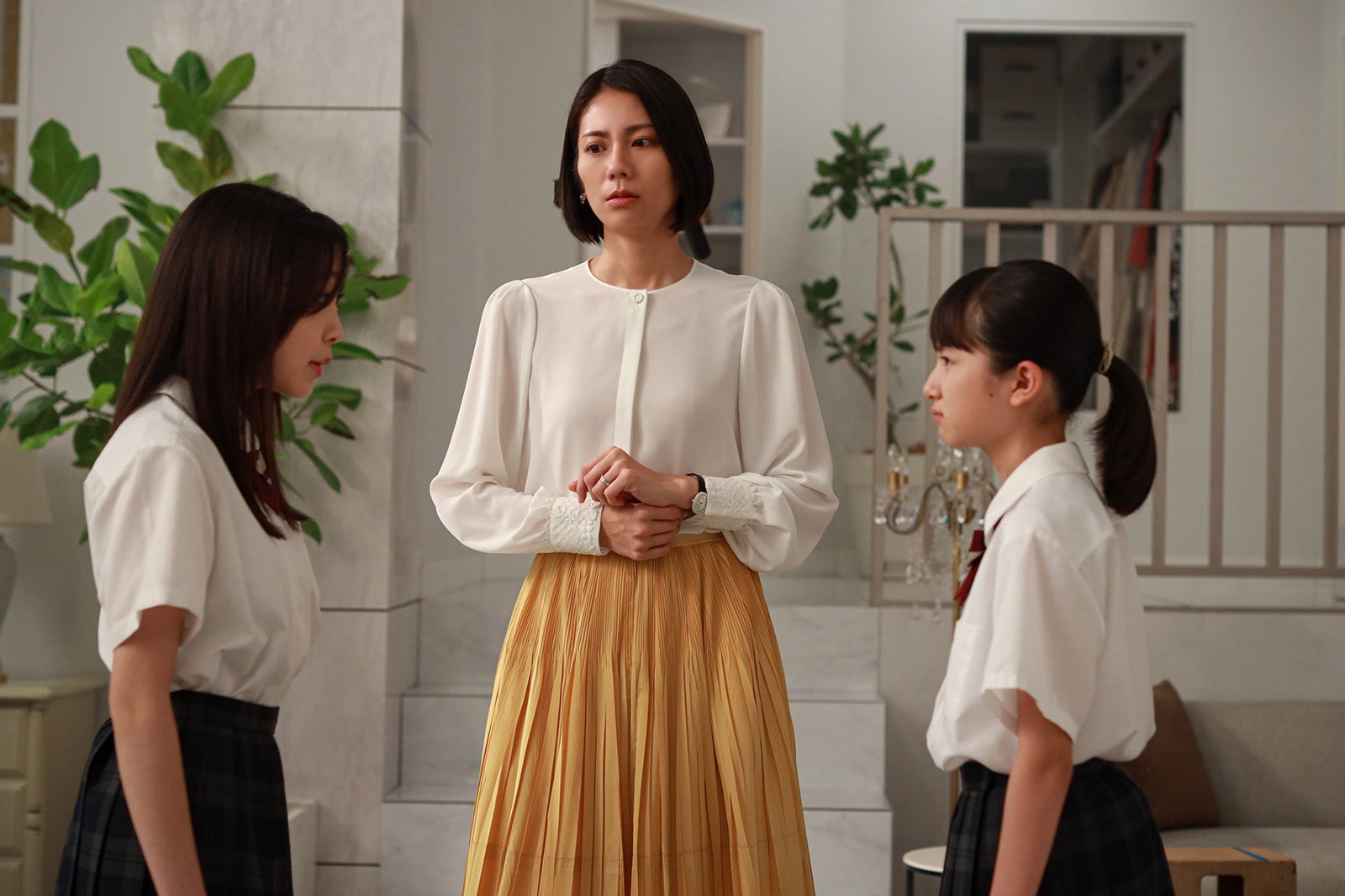 新井美羽、松下奈緒、白山乃愛「スカイキャッスル」第6話より（C）テレビ朝日