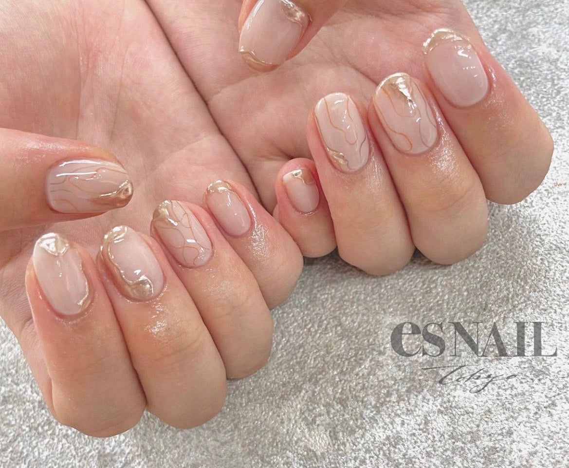 【人気ネイルデザイン】アンニュイなミラーラインで大人びた印象に＜プレゼント企画あり＞